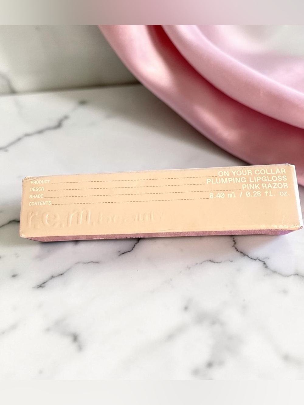 r.e.m. beauty On Your Collar Plumping Lip Gloss – Pink Razor (8.40ml / 0.28 fl o